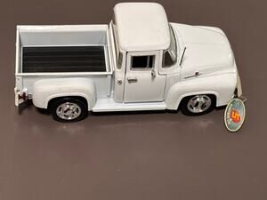 Sunnyside LTD SS 7601 1/24 Scale 1956 WhiteFord F-100 Pick Up Diecast